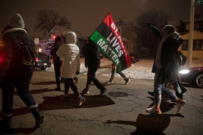 &copy; Reuters. Manifestantes do Black Lives Matter protestam em Kenosha, nos Estados Unidos