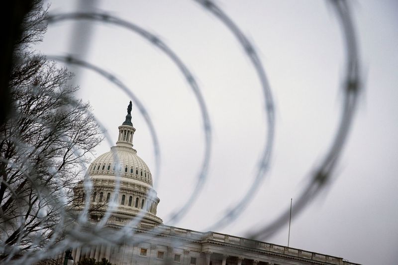 &copy; Reuters. FILE PHOTO: Barbed wire surrounds the U.S. Capitol in Washington