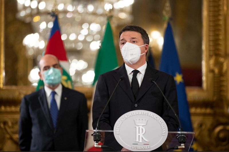 &copy; Reuters. Líder do partido Itália Viva, Matteo Renzi, fala com jornalistas após reunião com presidente da Itália em Roma