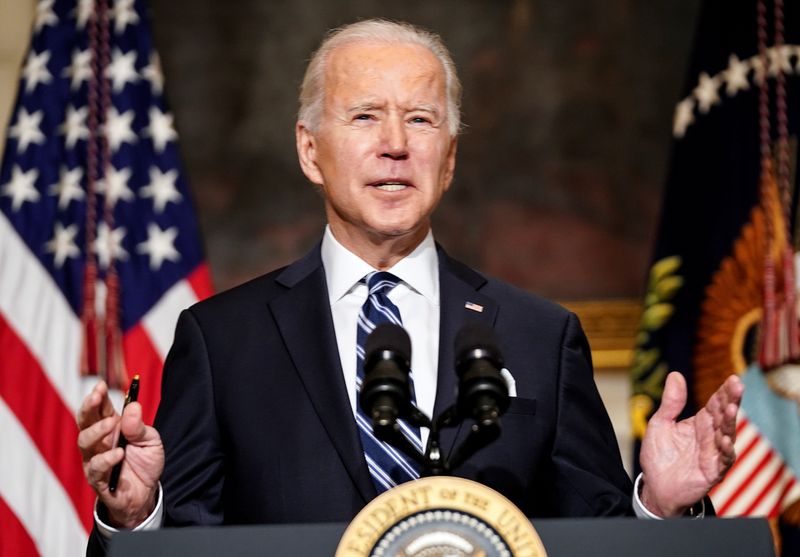 &copy; Reuters. U.S. President Joe Biden speaks about administration plans to confront climate change at the White House ceremony in Washington