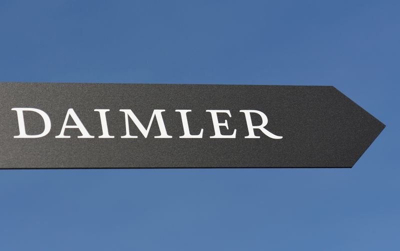 &copy; Reuters. FILE PHOTO: Daimler AG sign is pictured at the IAA truck show in Hanover