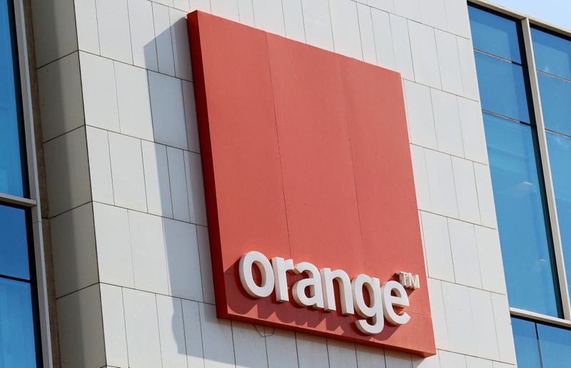 © Reuters. ORANGE MET FIN AUX DISCUSSIONS SUR UN PARTAGE DE RÉSEAU MOBILE AVEC FREE