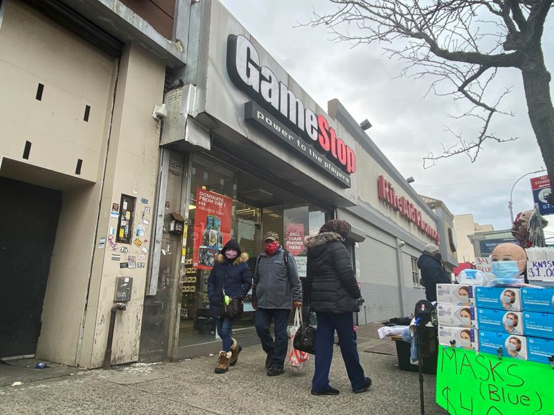 &copy; Reuters. FILE PHOTO: A GameStop store is seen in New York