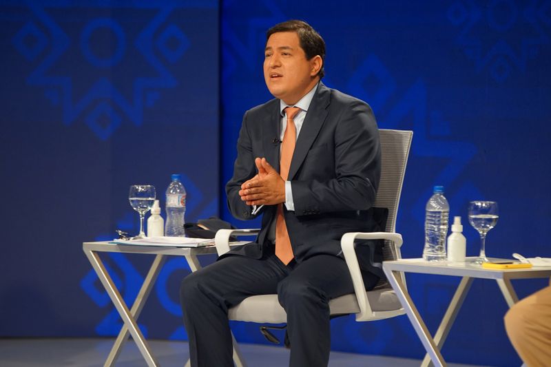 © Reuters. Ecuadorean presidential candidate Andres Arauz participates in a televised debate, in Guayaquil