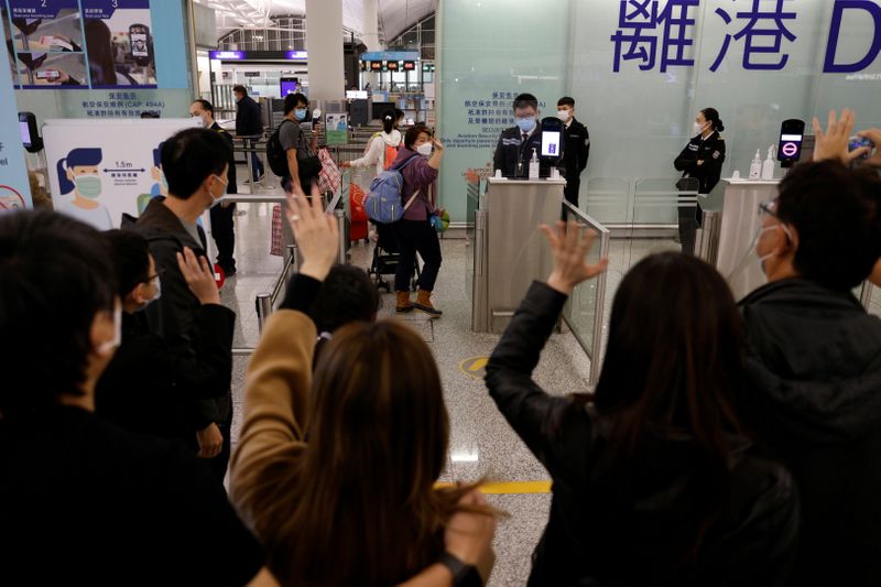 &copy; Reuters. The Wider Image: Leaving Hong Kong: A family makes a wrenching decision