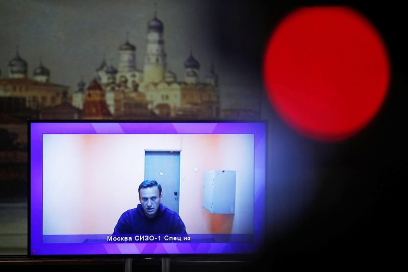 &copy; Reuters. Russian opposition leader Alexei Navalny is seen on a screen via a video link during a court hearing to consider an appeal on his arrest, outside Moscow