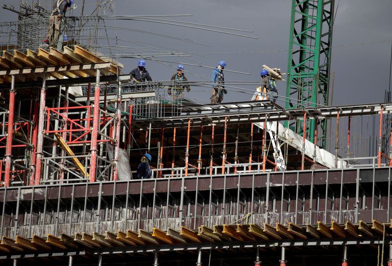 &copy; Reuters. Workers are seen in a building undergoing construction at Mexico City