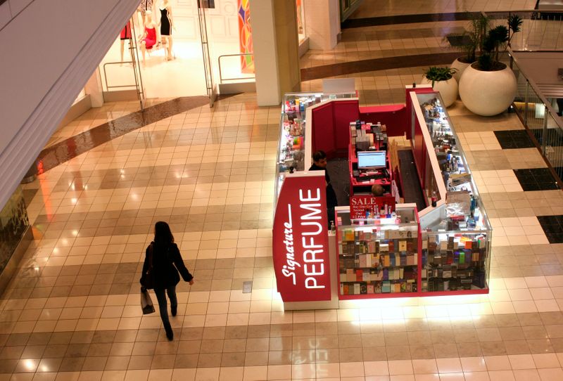 &copy; Reuters. A woman walks through a shopping mall in San Francisco