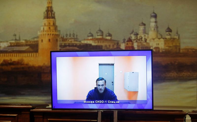 &copy; Reuters. Russian opposition leader Alexei Navalny is seen on a screen via a video link during a court hearing to consider an appeal on his arrest, outside Moscow