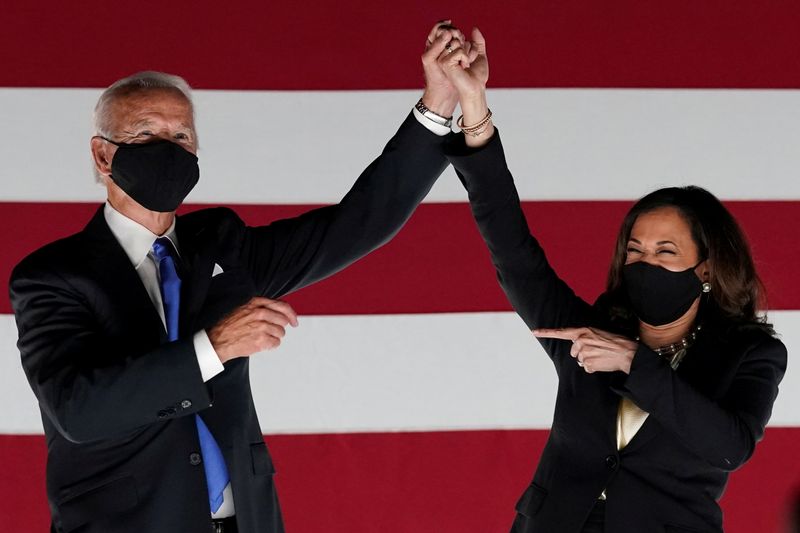 &copy; Reuters. FOTO DE ARCHIVO: El presidente electo Joe Biden y la vicepresidenta electa Kamala Harris en Wilmington, Delaware, EEUU el 20 de agosto de 2020