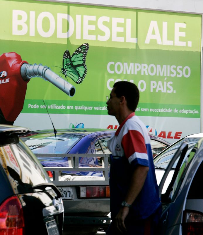 &copy; Reuters. Posto de combustíveis da Ale em São Paulo (SP)