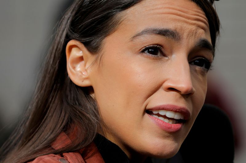 © Reuters. FILE PHOTO: Congresswoman Alexandria Ocasio-Cortez participates in early voting in New York City