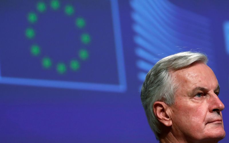 © Reuters. BARNIER DEMANDE À L'UE DE S'ABSTENIR D'ENTRER DANS UNE GUERRE DES VACCINS AVEC LONDRES, SELON THE TIMES