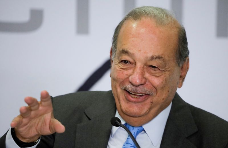 &copy; Reuters. FILE PHOTO: Mexican billionaire Carlos Slim attends a news conference in Mexico City
