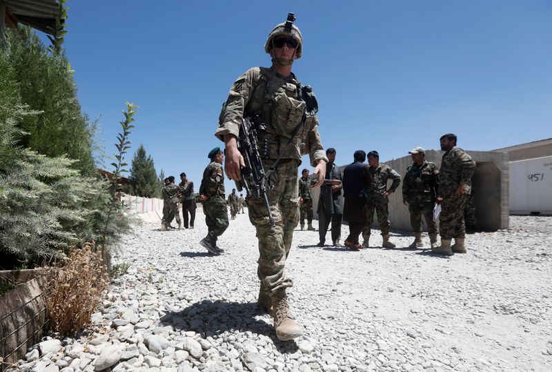 &copy; Reuters. حصري-مصادر من حلف الأطلسي: القوات الأجنبية ستبقى في أفغانستان لما بعد مايو