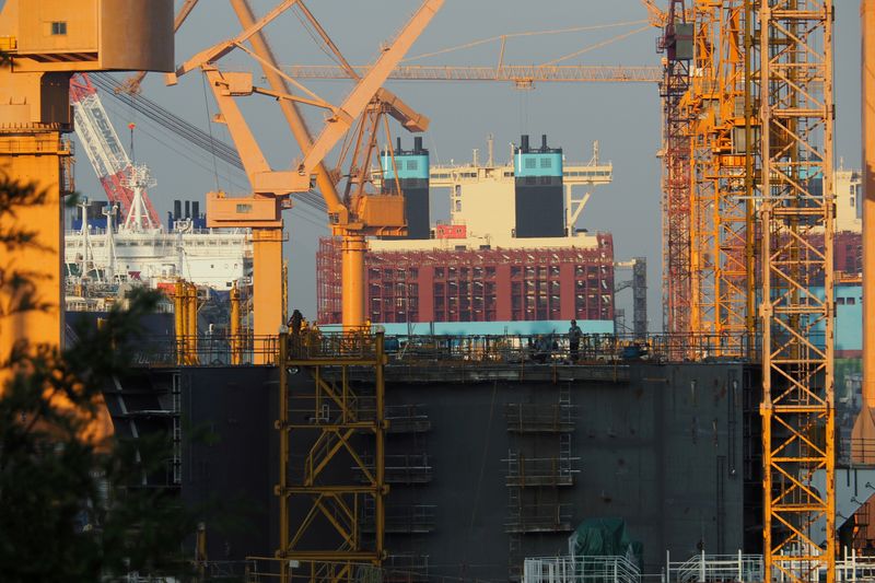 &copy; Reuters. FILE PHOTO: Two large container ships and a tanker can be seen in construction in a ship yard close to Busan