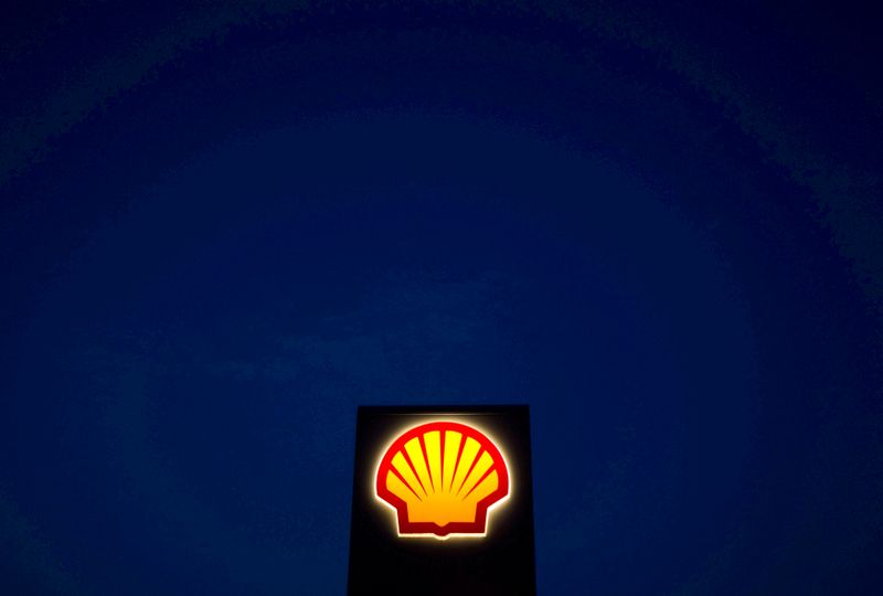 © Reuters. FILE PHOTO: A Shell oil and gas sign is pictured near Nowshera