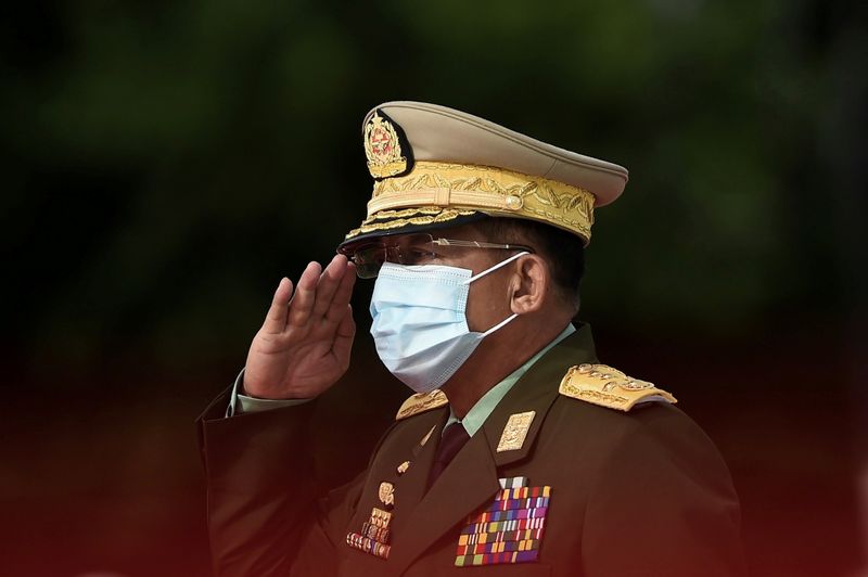 © Reuters. جيش ميانمار يعلن حالة الطوارئ ويعتقل عددا من كبار قادة الحكومة