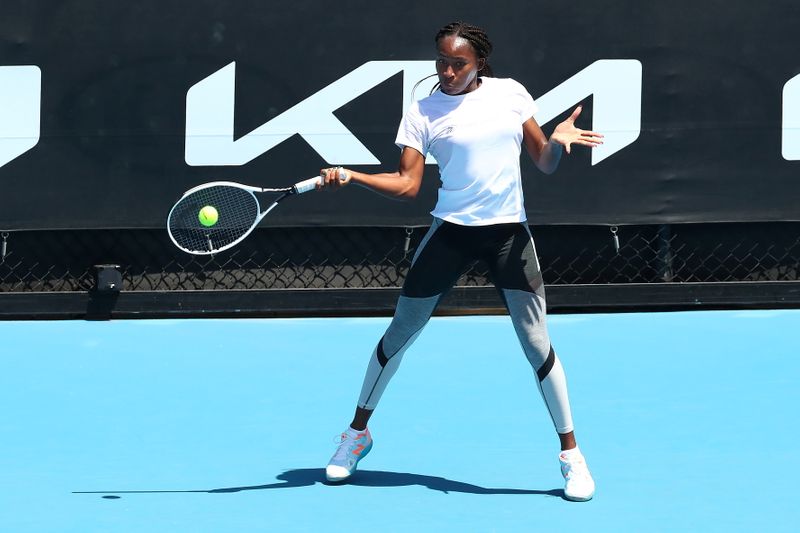 © Reuters. Tennis player Coco Gauff trains in advance of the Australian Open in Melbourne