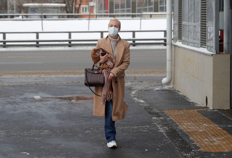 &copy; Reuters. Yulia Navalnaya, wife of Russian opposition leader Alexei Navalny, arrives at a court building in Moscow