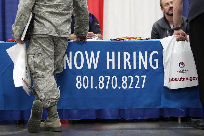 &copy; Reuters. Veterans and military personnel discuss job opportunities at a military job fair in Sandy, Utah