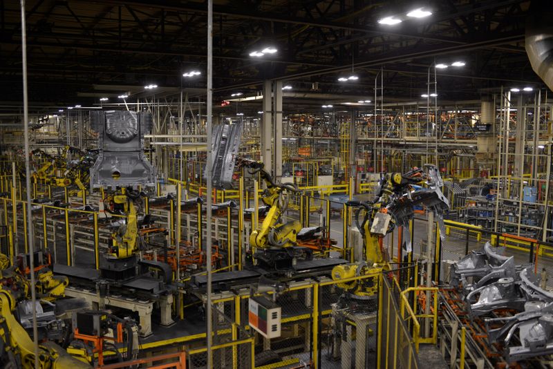 &copy; Reuters. Robotic arms bring together car frames for welding at Nissan Motor Co&apos;s automobile manufacturing plant in Smyrna Tennessee