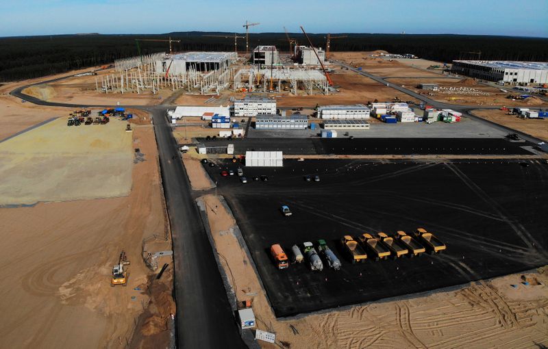 &copy; Reuters. FILE PHOTO: The construction site of the future Tesla Gigafactory in Gruenheide