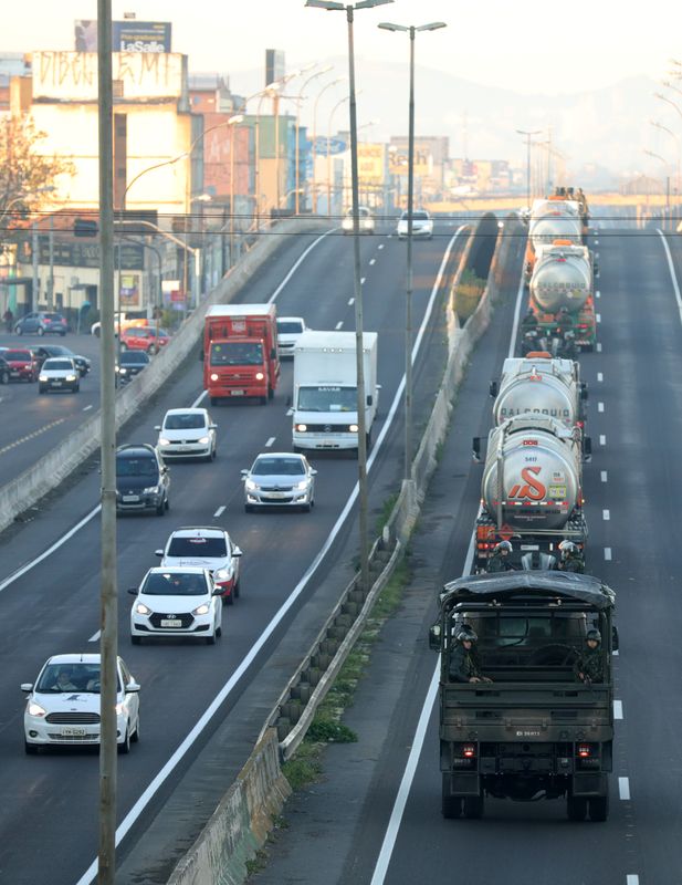 &copy; Reuters. Vista da BR-116 na região de Canoas (RS)