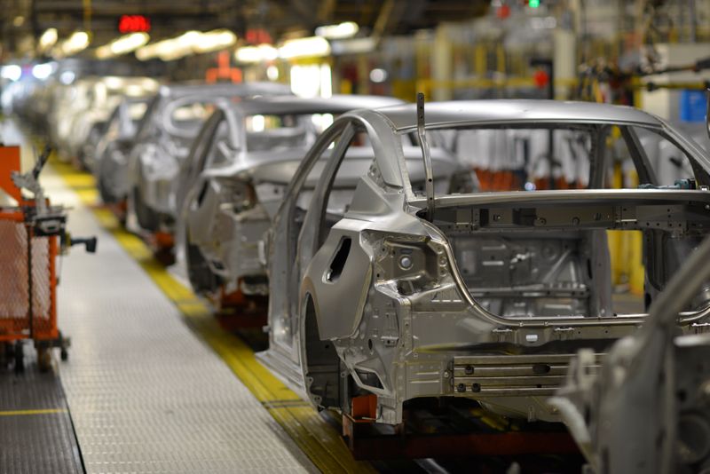 &copy; Reuters. Frames of various car models make their way down the flex line at Nissan Motor Co&apos;s automobile manufacturing plant in Smyrna Tennessee