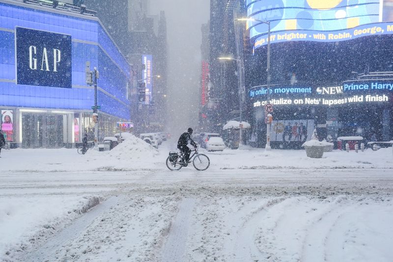 &copy; Reuters. 米北東部で猛烈な寒波、運休や欠航相次ぐ　「生命脅かす状況」