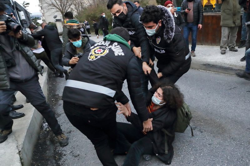 &copy; Reuters. الشرطة التركية تعتقل 159 خلال احتجاج على تعيين أردوغان لعميد بإحدى الجامعات