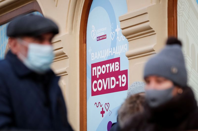 &copy; Reuters. People are seen outside a vaccination centre in the State Department Store, GUM, in Moscow