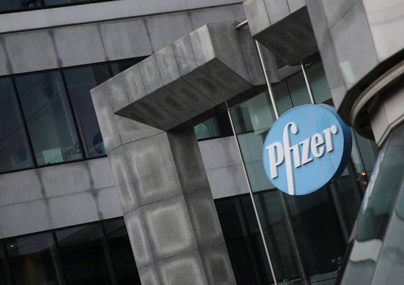 &copy; Reuters. FILE PHOTO: The Pfizer logo is pictured in Brussels