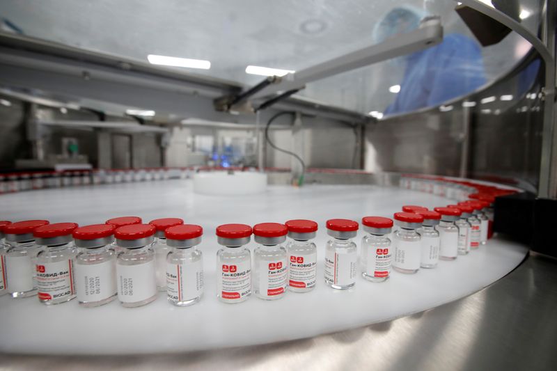 &copy; Reuters. FOTO DE ARCHIVO: Una imagen de la producción de Gam-COVID-Vac, también conocida como Sputnik-V, vacuna contra el COVID-19 en una instalación de la empresa de biotecnología BIOCAD en San Petersburgo