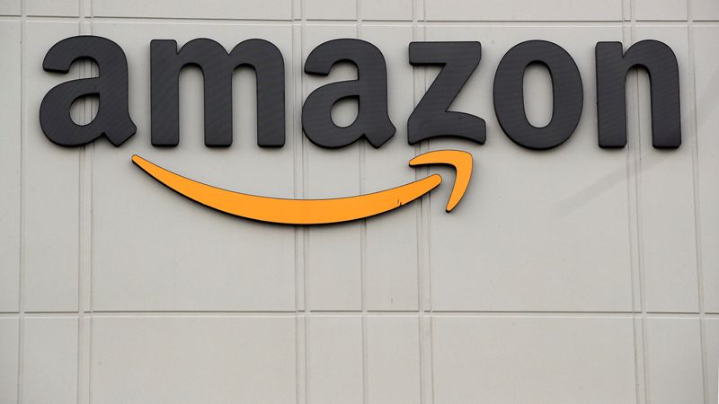 &copy; Reuters. Amazon&apos;s JFK8 distribution center in Staten Island, New York City