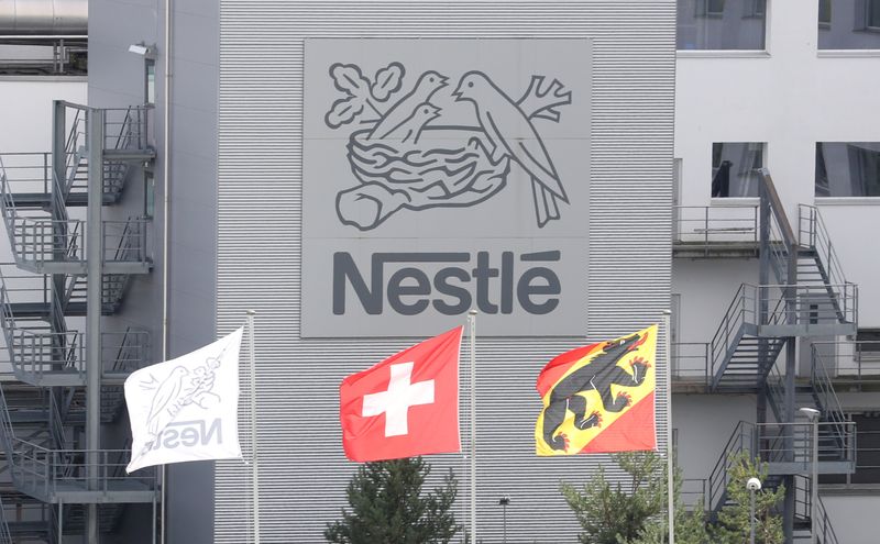 &copy; Reuters. FILE PHOTO: Swiss national flag flies beside a flag of the canton of Bern in front of the logo of Nestle in Konolfingen