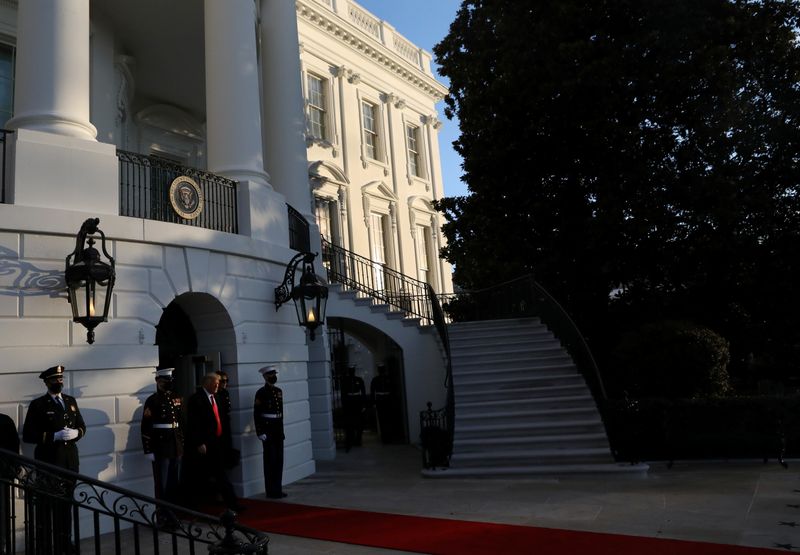 &copy; Reuters. FILE PHOTO: U.S. President Trump departs the White House