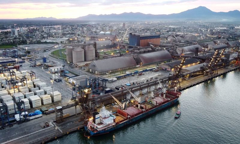 &copy; Reuters. Visão aérea do porto de Paranaguá