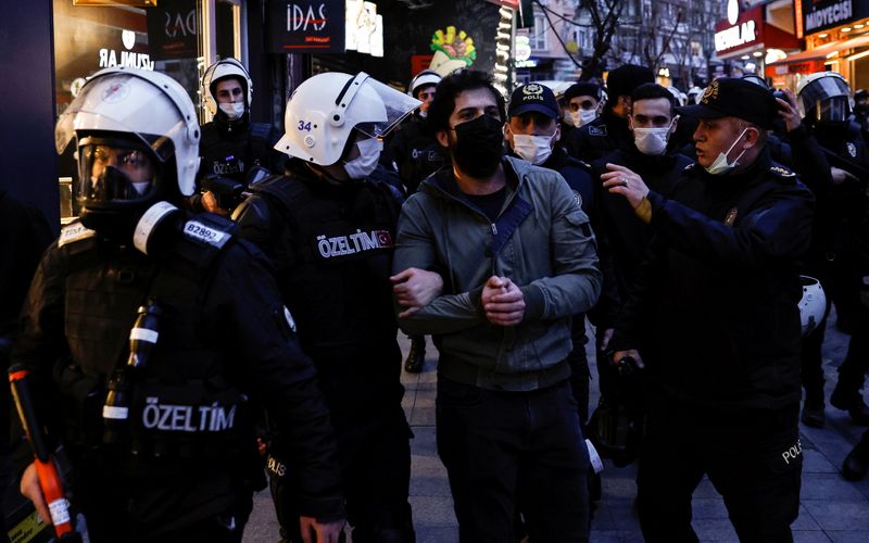 &copy; Reuters. الإفراج عن معظم المحتجين على تعيين رئيس جامعة في إسطنبول