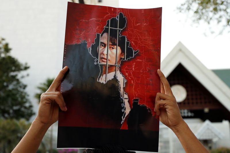 &copy; Reuters. حزب سو تشي في ميانمار يقول إن مكاتبه تعرضت للمداهمة