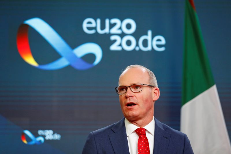 &copy; Reuters. FILE PHOTO:  Irish FM Coveney and his German counterpart Maas attend news conference in Berlin