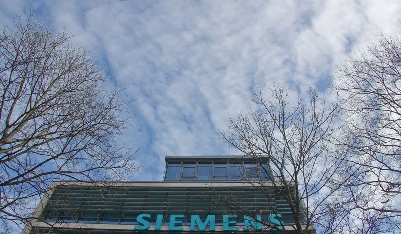 © Reuters. SIEMENS REVOIT À LA HAUSSE SES PRÉVISIONS APRÈS LA REPRISE EN CHINE AU PREMIER TRIMESTRE