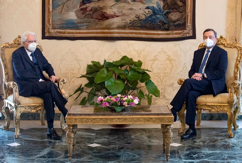 &copy; Reuters. رئيس إيطاليا يطلب من ماريو دراجي تشكيل الحكومة