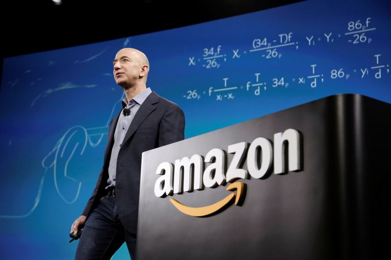 &copy; Reuters. FOTO DE ARCHIVO. El CEO de Amazon, Jeff Bezos, participa en una conferencia de prensa en Seattle, Washington, EEUU