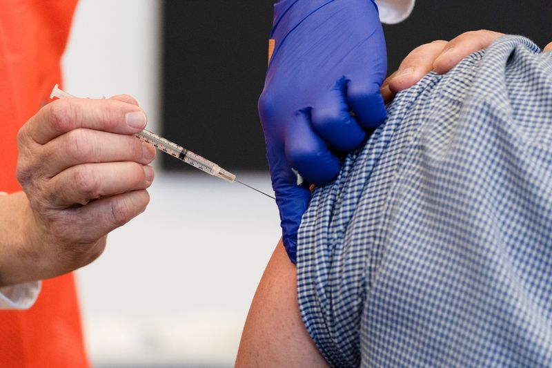 &copy; Reuters. Vacinação contra a Covid-19 no Estado do Arizona, EUA