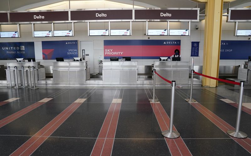 &copy; Reuters. FILE PHOTO: Customer service agent waits for customers at Delta Airlines counter at Reagan National airport in Washington