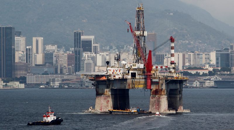 &copy; Reuters. Plataforma de petróleo da Petrobras na Baía de Guanabara, no Rio de Janeiro