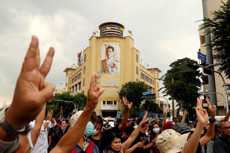 &copy; Reuters. FILE PHOTO: FILE PHOTO: Thai anti-government mass protest, on the 47th anniversary of the 1973 student uprising, in Bangkok