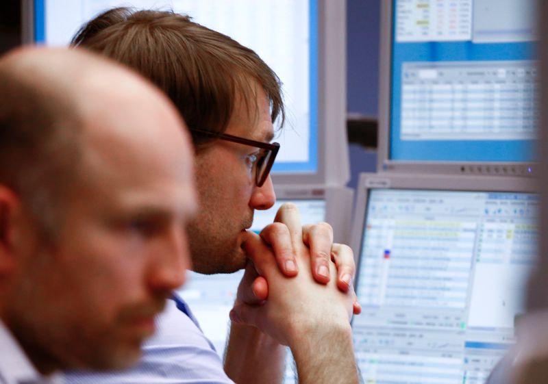 © Reuters. LES BOURSES EUROPÉENNES TERMINENT EN ORDRE DISPERSÉ