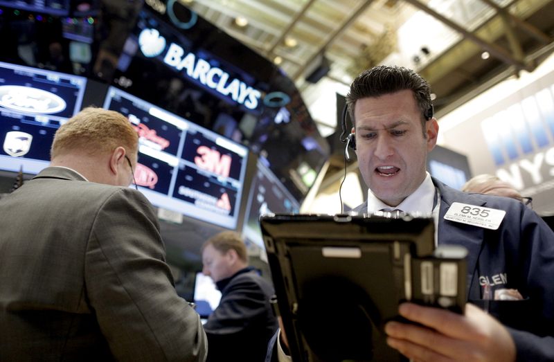 © Reuters. WALL STREET TERMINE EN HAUSSE